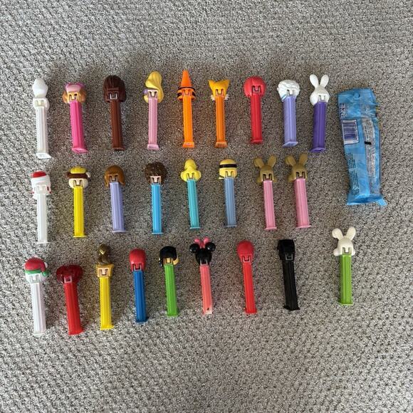 LOT OF PEZ DISPENSERS DISNEY, STAR WARS, SEASONAL + - Picture 3 of 9